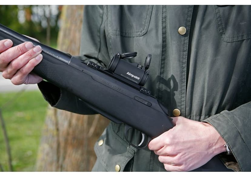 Aimpoint Micro H-2 rödpunktsikte monterat på jaktgevär